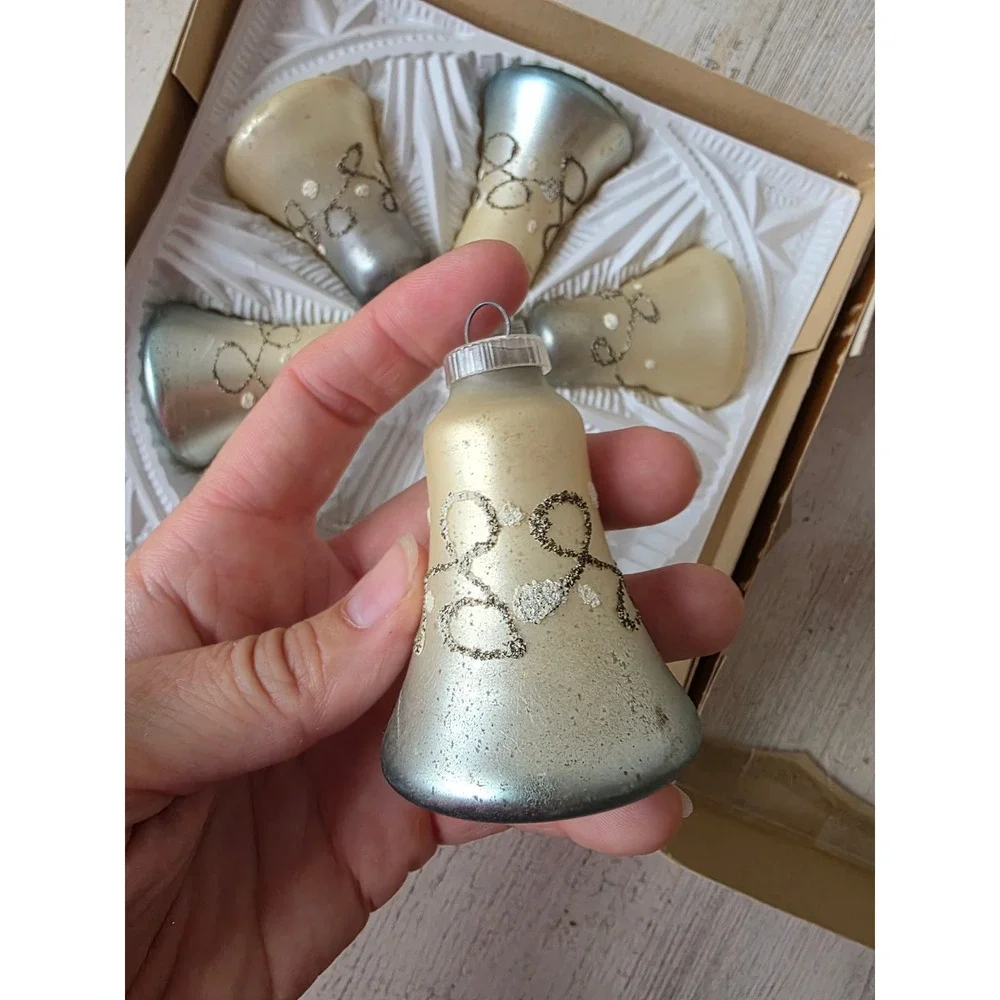 N/A ornament about